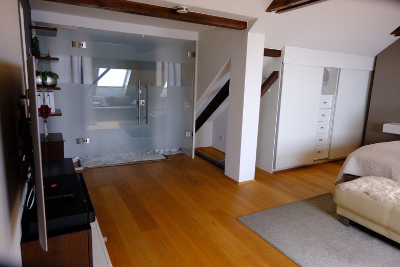 Exklusive Wohlfühloase in GE-Resse: 214 m² Luxus, Schreiner-Einbauten & traumhafter Naturpool – DG Schlafbereich