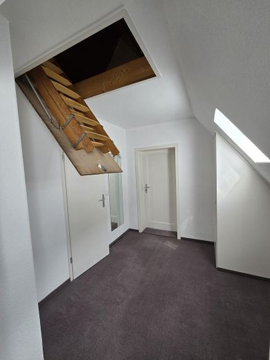 Großzügiges Einfamilienhaus mit viel Potenzial - provisionsfrei –  Flur (OG)