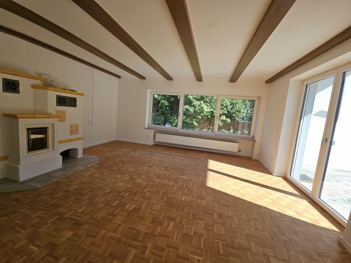 Dom architekta / posiadłość w wyjątkowej lokalizacji – Wohnzimmer