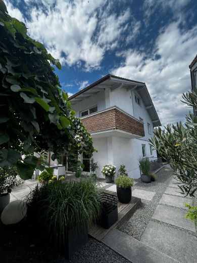 منزل يبهج منذ اللحظة الأولى... – Großes Haus mit Balkon