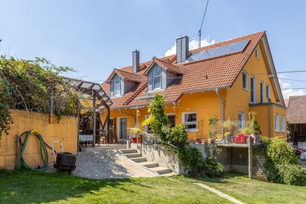 Ein ansprechendes Haus mit viel Grund!