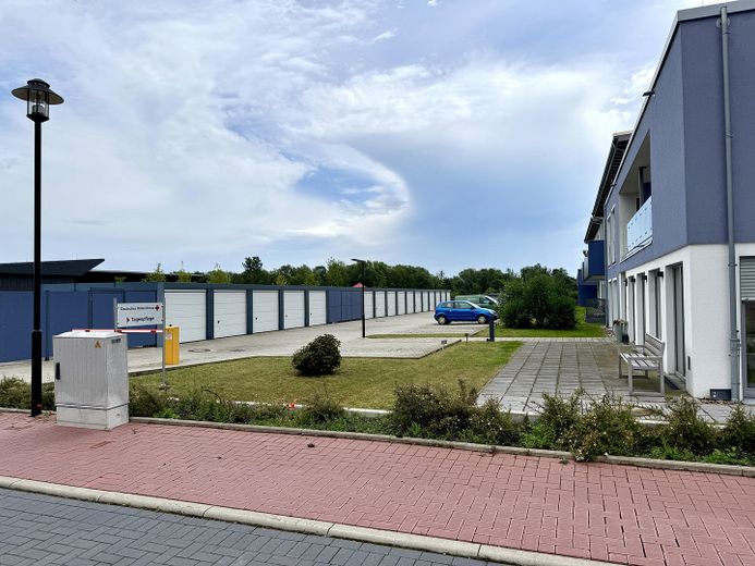 Nowoczesne mieszkanie w domu wielopokoleniowym z garażem – Garagenhof
