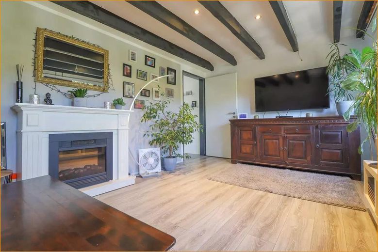 «Sin comisión: Edificio de viviendas plurifamiliar con 5 unidades residenciales y aprox. 467 m² de superficie habitable» – Foto 4