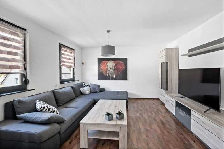 PROVISIONSFREI- Platz für Familie, Gäste oder Mieteinnahmen - Haus mit flexiblem Wohnkonzept – Wohnzimmer L