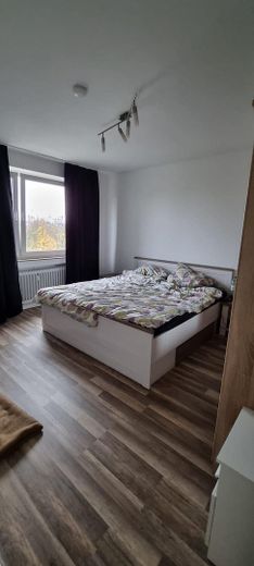 MFH Ratingen Mitte, 14 Wohnungen 790 qm Wfl., 6 Garagen, 3 Stellplätze – Wh. li., Schlafzimmer