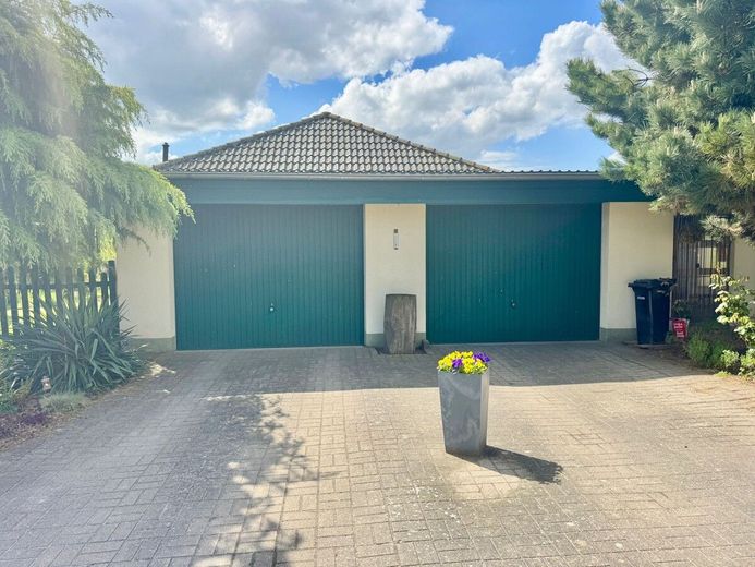 HORN IMMOBILIEN ++ RESERVIERT! Einfamilienhaus im Bungalowstil in Chemnitz bei Neubrandenburg – Doppelgarage