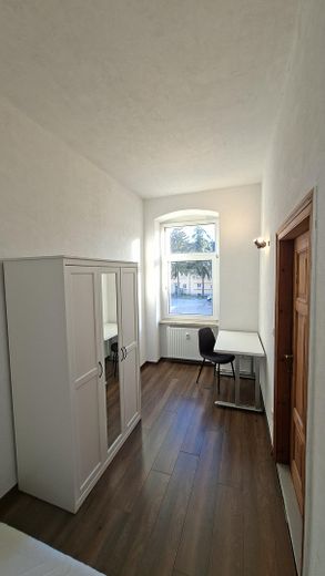 3-Zimmer-Wohnung an der THB: Kamin, Mieterstrom & Garten – kleines Zimmer