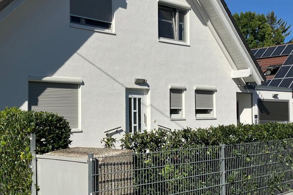 Ruhige 2 Zimmerwohnung mit Terrasse und Gartenbenutzung in 2-Familienhaus München-Moosach