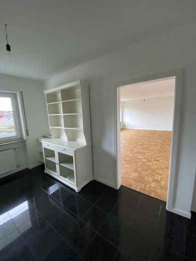 Küche, Blick ins Wohnzimmer