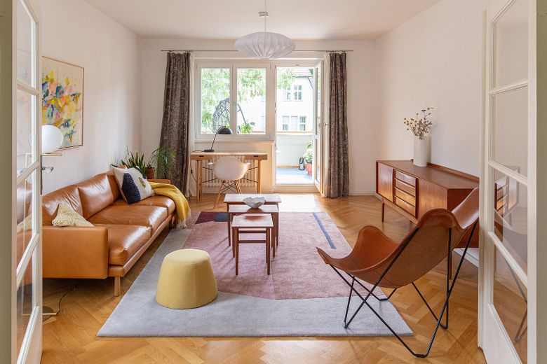 Wohnen + Kapitalanlage: Top gepflegtes, aufwendig saniertes 30er-Jahre-Haus in 1A-Lage Zehlendorf – Wohnbereich mit Loggia