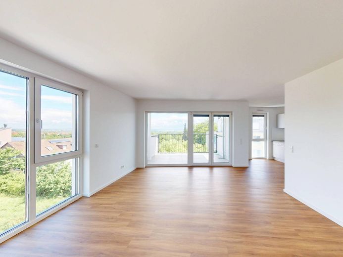 Platz & Komfort, gepaart mit modernem Design: Exklusive 3-Zimmer-Wohnung mit 2 BALKONEN, EBK und 2 Bädern – Ansicht I: Wohn- und Esszimme…
