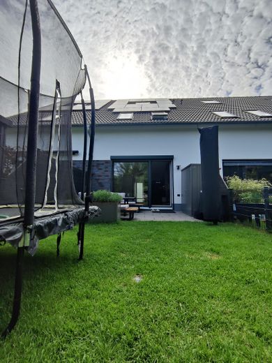 Blick vom Garten aufs Haus