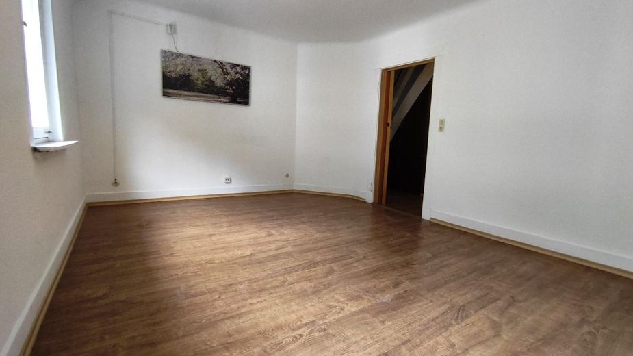 Mehrfamilienhaus, Vier Wohnungen – 60 m², insgesamt 240 m². Das Haus hat vier Etagen – Foto 2