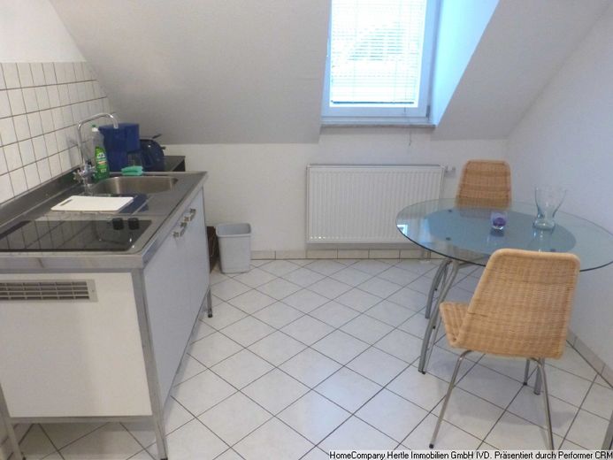 Przyjemnie i przyjaźnie umeblowane mieszkanie w starej kamienicy, położone bardzo blisko dworca we Fryburgu, na okres od 3 do 24 miesięcy – 26f3f83e3063315361f7796d5e76fa56c6732c70.jpg