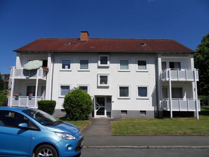 Schöne helle 2,5-Zimmerwohnung mit neuem Tageslichtduschbad und Süd-Westbalkon – Außenansicht
