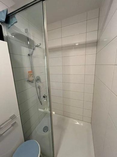 Helle, zentrale 2-Zimmer Wohnung – Dusche