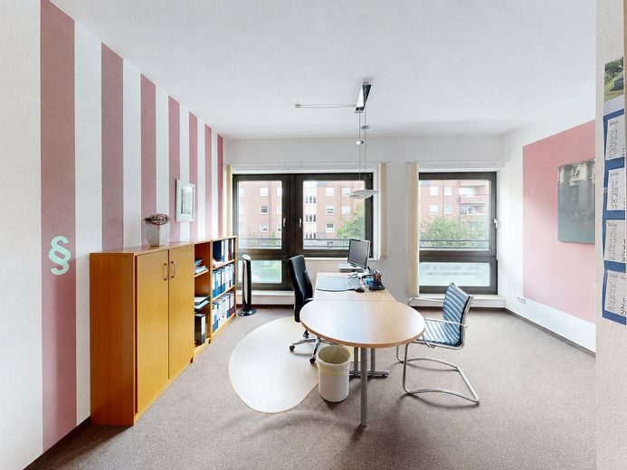 Amplia superficie con potencial residencial en Bergedorf: ¡también apta para vivienda compartida! – Büro