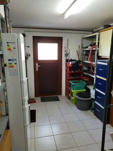 Kellerraum / Nebeneingangstür