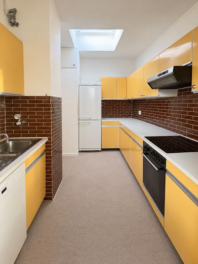 Ático inundado de luz con generosa terraza en la azotea – Essbereich / potentielles Büro
