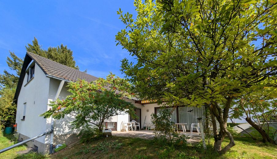Guter Preis - 777m² Grund, Bungalow, Vollkeller, Garage in Bestlage Stadt Heusenstamm, ruhig gelegen – Südansicht Sommer
