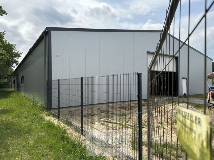 Moderne, beheizbare Halle für Produktion/Lage im Gewerbegebiet Loxstedt – Hallenansicht_3