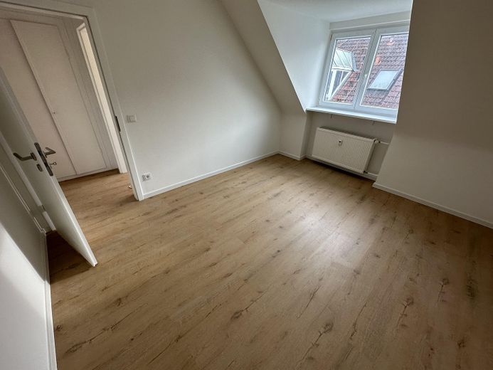 Frisch renovierte 3 Zimmer Wohnung in Aschaffenburg – Schlafzimmer/Arbeitszimmer