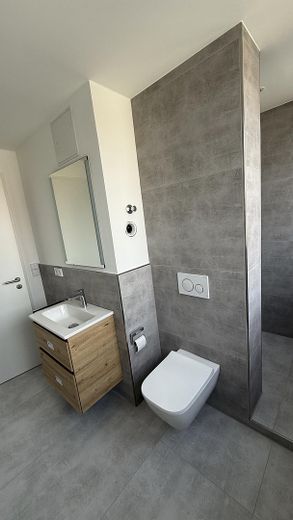 Erstbezug: Wohnen zwischen Stadtpark und Maxtor – Bad