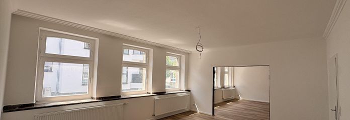 Renovierte 3-4 Zimmerwohnung in der Fußgängerzone  von Grevenbroich! – Wohnzimmer