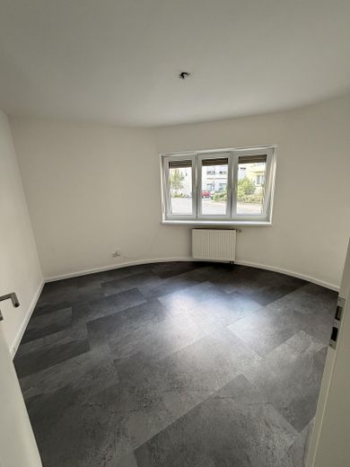 Renovierte 4-Zimmer-Wohnung mit Balkon – Foto 2