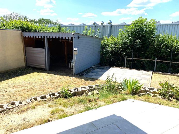 Freistehendes Einfamilienhaus mit Einliegerwohnung und Garage in ruhiger Lage (Sackgasse) von Brakel – Garten