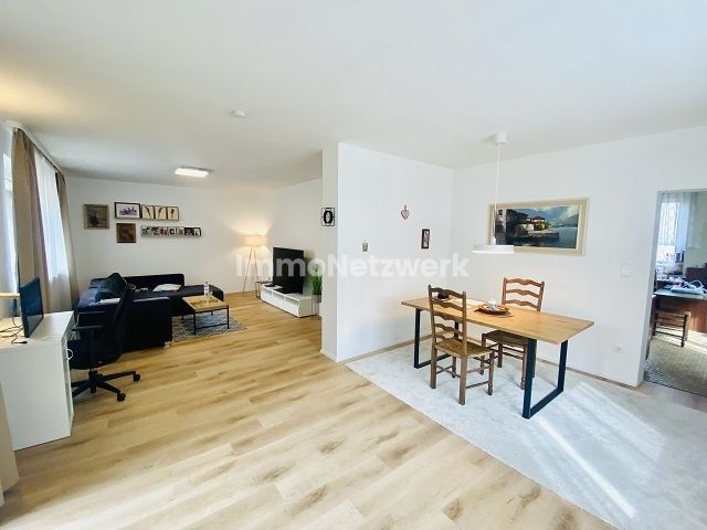 NEUER PREIS***Familienhaus mit Anliegerwohnung - Frei stehendes Zweifamilienhaus mit Herz*** – Wohzimmer EG Komplett