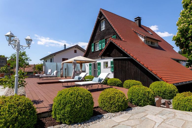 Rückansicht mit Terrasse