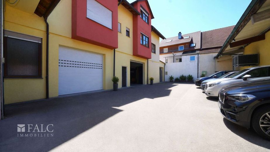 Cashflow-Immobilie mit Optimierungspotenzial - FALC Immobilien – Innenhof