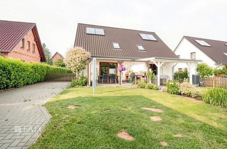 +++ Kapitalanlage mit Weitblick: Zweifamilienhaus im Grünen +++ – Außenansicht V Whg. 2c