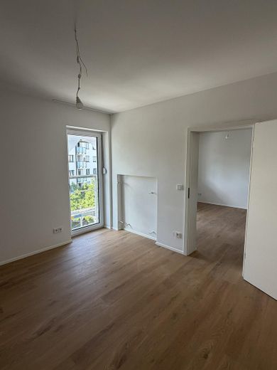 Erstbezug Kernsaniert | Helle 2-Zimmer Wohnung mit Balkon in München-Giesing – Schlafzimmer Ansicht 2