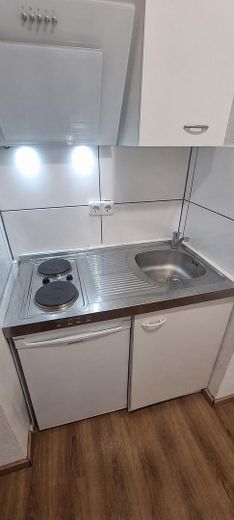 Uni-nahes 1-Zimmer-Apartment | inkl. Stellplatz | ab 15.10. – Küche frontal