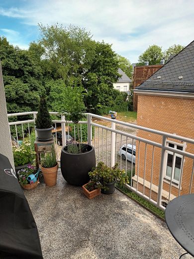 2 sonnige WE (5% Rendite) TOP gepflegt, Balkon, Aufzug, ruhig und trotzdem mitten in Zwickau! – Balkonaussicht