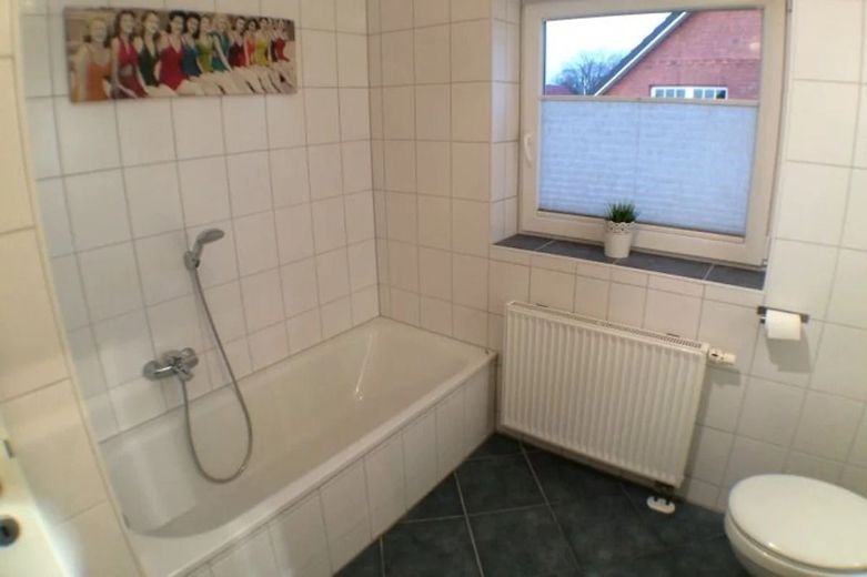 Burg auf Fehmarn: Modernisierte DHH mit unbefristeter Ferien-Zulassung – Badezimmer OG