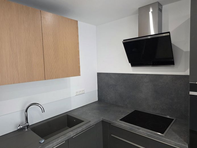 ++TOP komplett neu renovierte 2 ZKB++neue Einbauküche++Balkon++Parkett – Foto 6