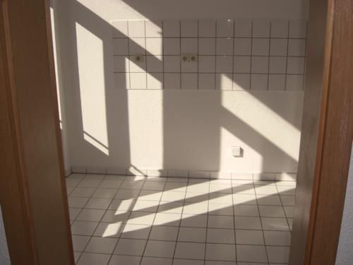 * Großzügige 1-Zimmer mit neuem Laminat und Wannenbad im Zentrum! * – muell26