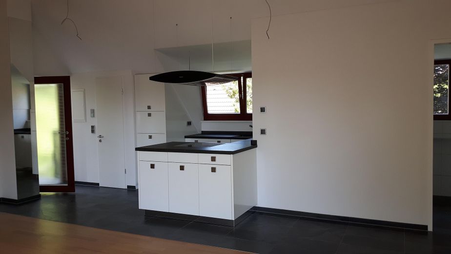 3 Zimmer lichtdurchflutete DG-Wohnung Inmitten von München-Waldtrudering – Kochbereich