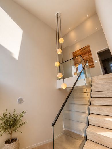 Architektenhaus mit 7 m Galerie, Travertin-Treppe, KNX und großem Privatgarten in Braunshardt – Foto 2