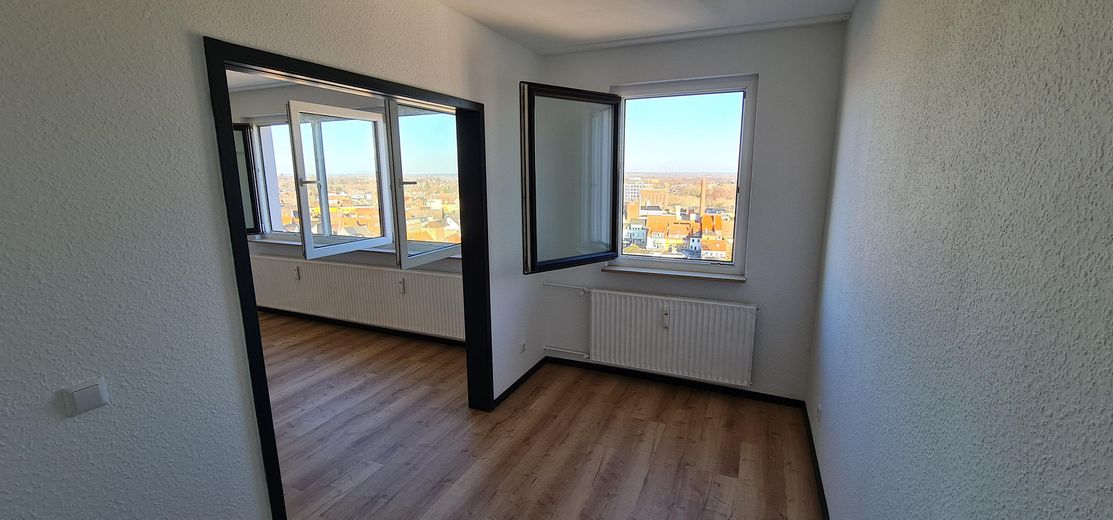 Peine Merkezi: Yeni tadilatlı & merkezi & erişilebilir: 14. katta mükemmel tek kişilik daire – Halbes Zimmer