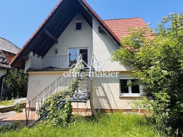 SIN COMISIÓN: Casa bifamiliar renovada en una ubicación familiar en Coburg-Scheuerfeld. – Foto 1