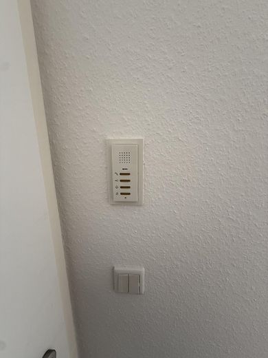 Vermietung 1 Zimmer inkl. Küche, Bad – Gegensprechanlage/Türöffner