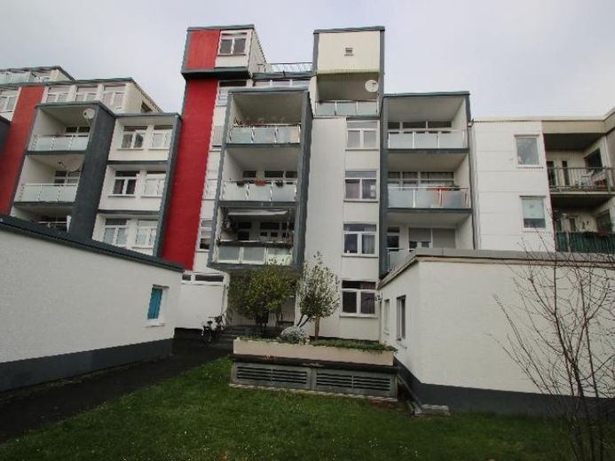 Sanierte seniorengerechte 3 Zimmer 84 m² Eigentumswohnung Erdgeschoss Gartennutzung Tiefgarage – Foto 1