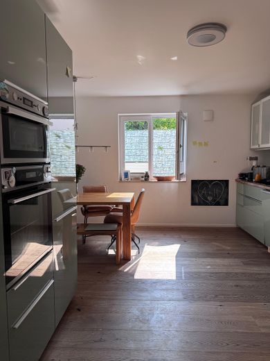 Einzigartige Gartenwohnung in München – Küche - Übersicht 1