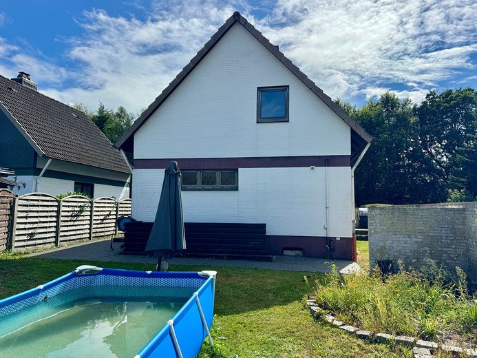 Casa unifamiliare indipendente con due garage e bel giardino a Neumünster-Gadeland – Foto 3