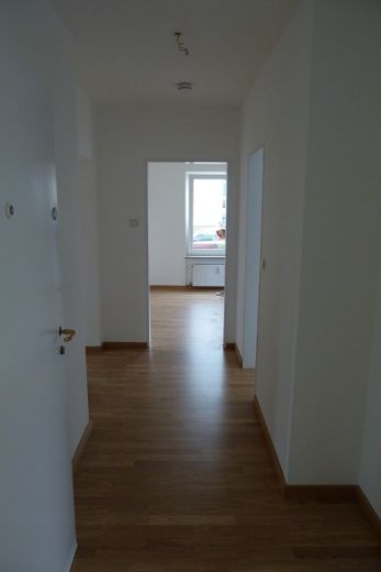 4-Familienhaus in Top-Lage von Oberursel – solide Kapitalanlage mit Mietsteigerungspotenzial – Flur