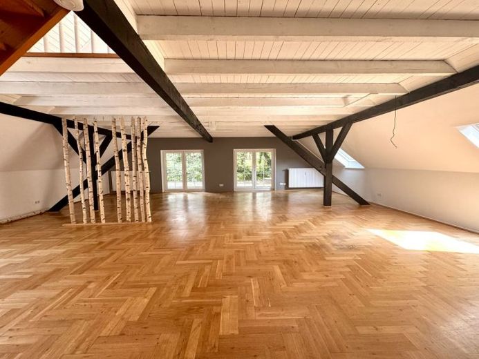 Düsseldorf-Hubbelrath'taki tarihi malikânede 159 m²'lik olağanüstü dubleks daire – Fotoğraf 1